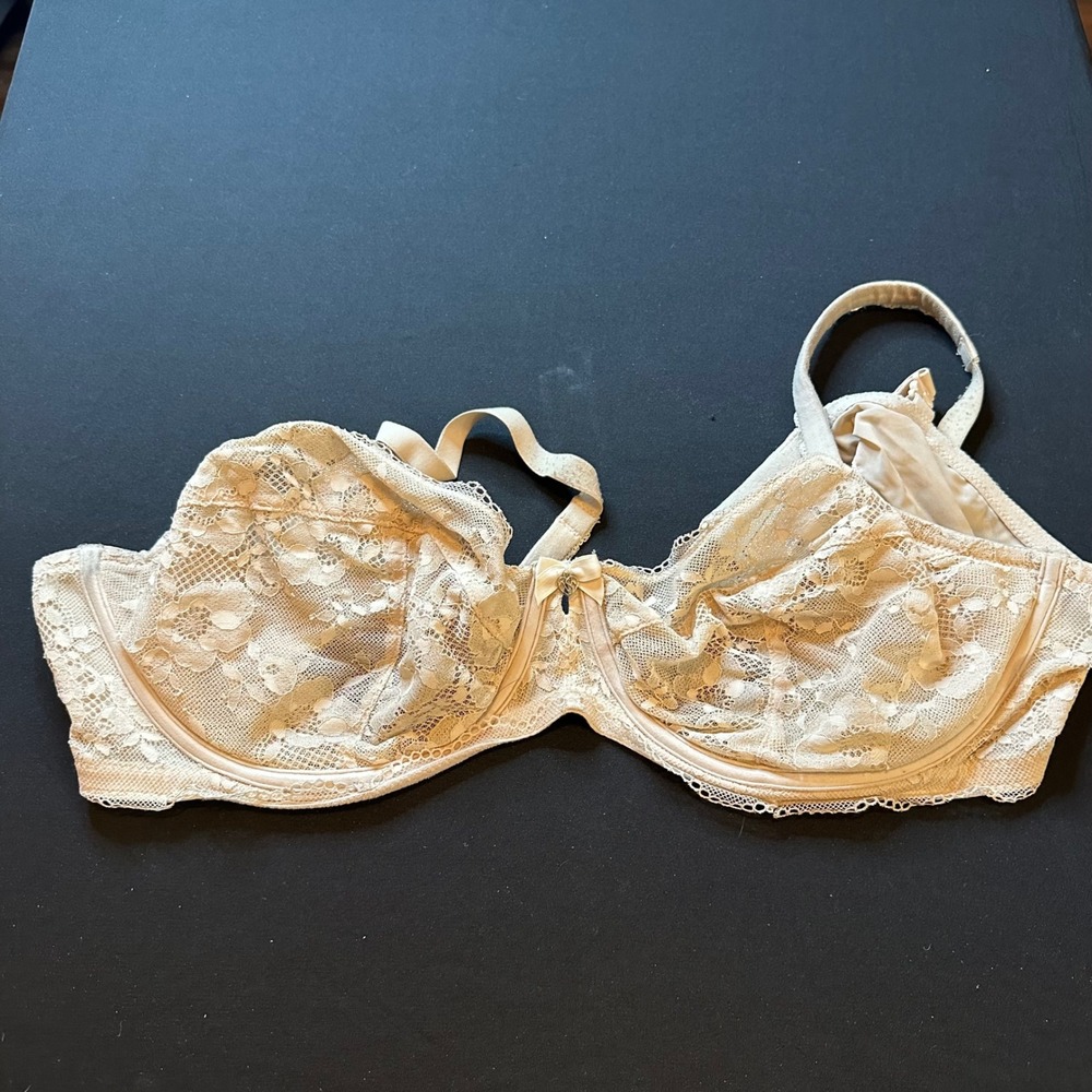 Victorias Secret Body by Victoria Unlined Demi Lace Bra Ivory 40D